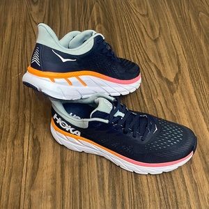 Hoka One One Clifton 7 Women’s Shoe in size 10.5